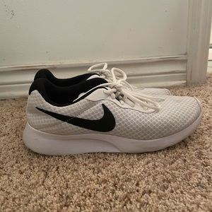 Women’s Nike sneakers